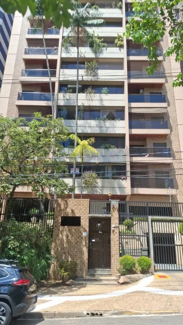 Apartamento no Jardim Paraíso, 165 m², três dormitórios e quintal